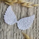Skrzydełka do aniołków z makramy białe z brokatem S6