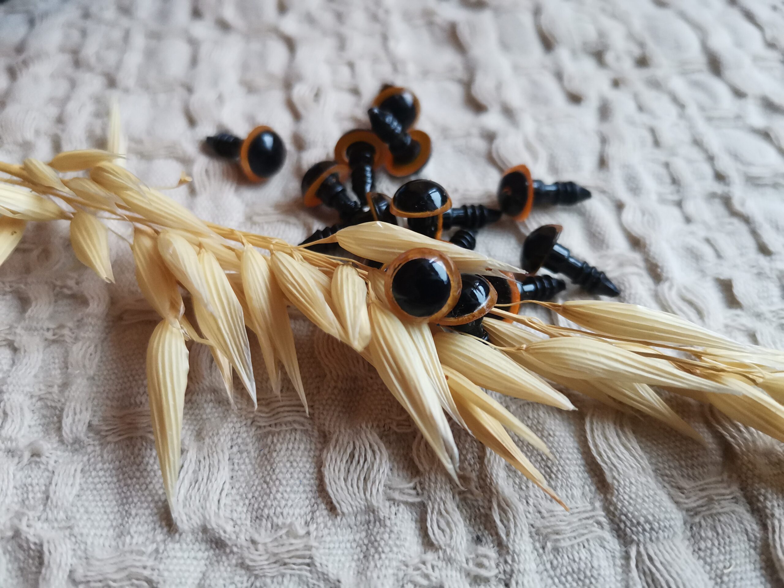 Mini oczy do sów,lalek z makramy złote O41