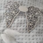 Skrzydełka drewniane z kwiatami do aniołków z makramy m70