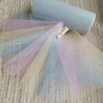 Tiul tęczowy pastelowy do laleczek z makramy na metry T31