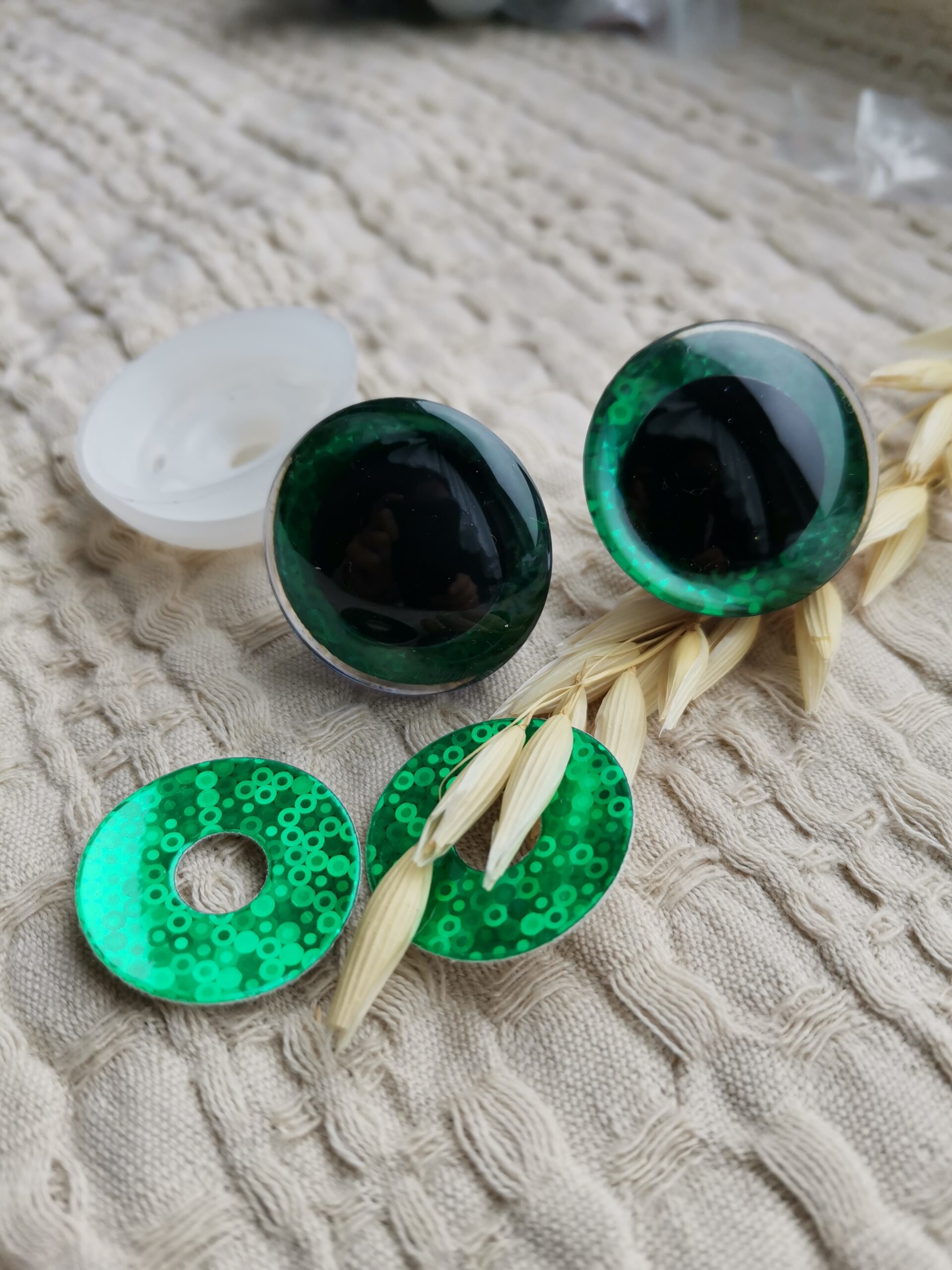 Oczy do sowy z makramy błyszczące zielone 3D O38 - obrazek 3