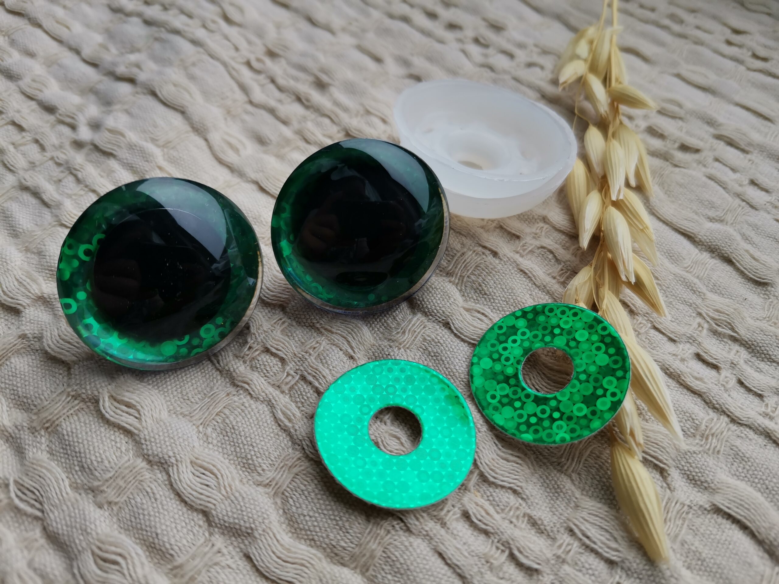 Oczy do sowy z makramy błyszczące zielone 3D O38 - obrazek 2