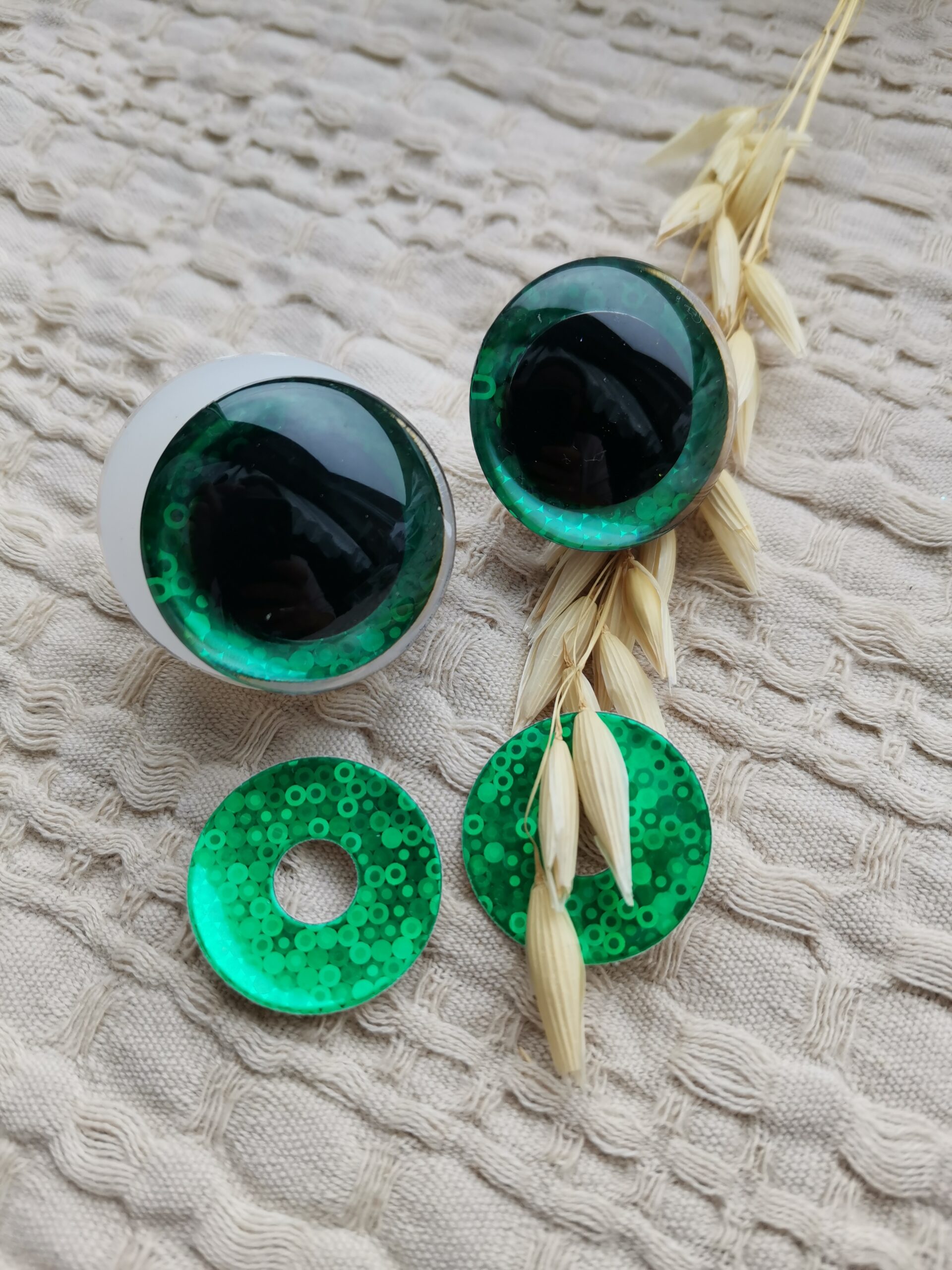 Oczy do sowy z makramy błyszczące zielone 3D O38