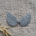 Skrzydełka do aniołków z makramy srebrne z brokatem S1