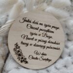 Drewniana okrągła tabliczka z grawerem 7 cm N39