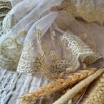 Tiul na metry koronka ecru złoty T1