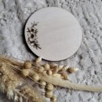 Tabliczka do ramki z makramy średnica 7cm 160 znaków P21