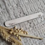 Tabliczka do ramki z makramy 14 x 2 cm 100 znaków P44