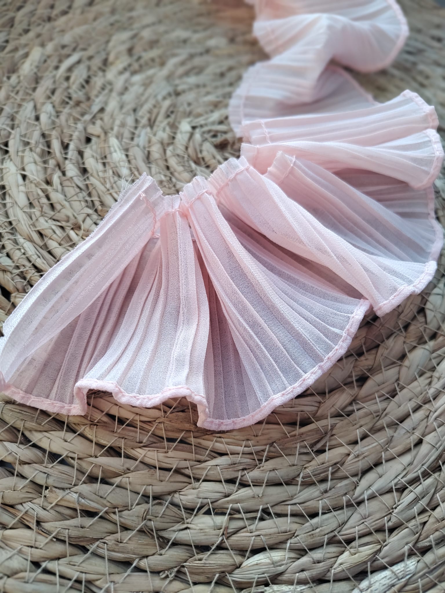 Tiul na metry do makramy blady brzoskwiniowy plisowany 0,5m T73 - obrazek 2