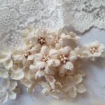 Kwiaty premium z tkaniny ecru K90