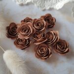 Kwiaty papierowe brąz 10 sztuk K48