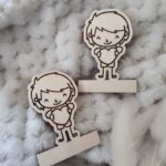 Drewniana tabliczka z tekstem 4cmx3,5cm 15 znaków N551