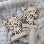 Drewniana tabliczka z tekstem 4cmx3,5cm 15 znaków N552