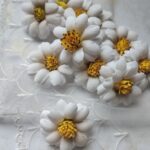 Kwiat z tkaniny stokrotka 2,5cm do 3cm  K126