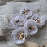 Kwiaty satynowe białe Premium 3,5cm  K132