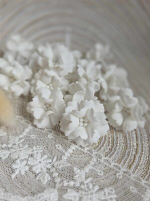 Kwiaty  śnieżna biel z foamiranu 3cm   K134