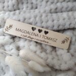 Drewniana tabliczka personalizowana 13,5cm x 3cm 20 znaków P90