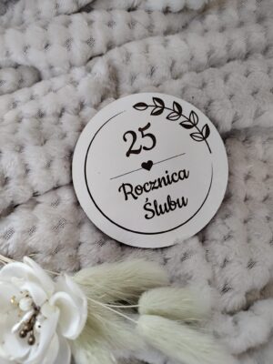 Tabliczka do makramy z HDF średnica 6,5cm  2 znaki  H200