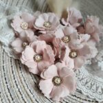 Kwiaty z foamiranu róż z cyrkoniami 3cm K143