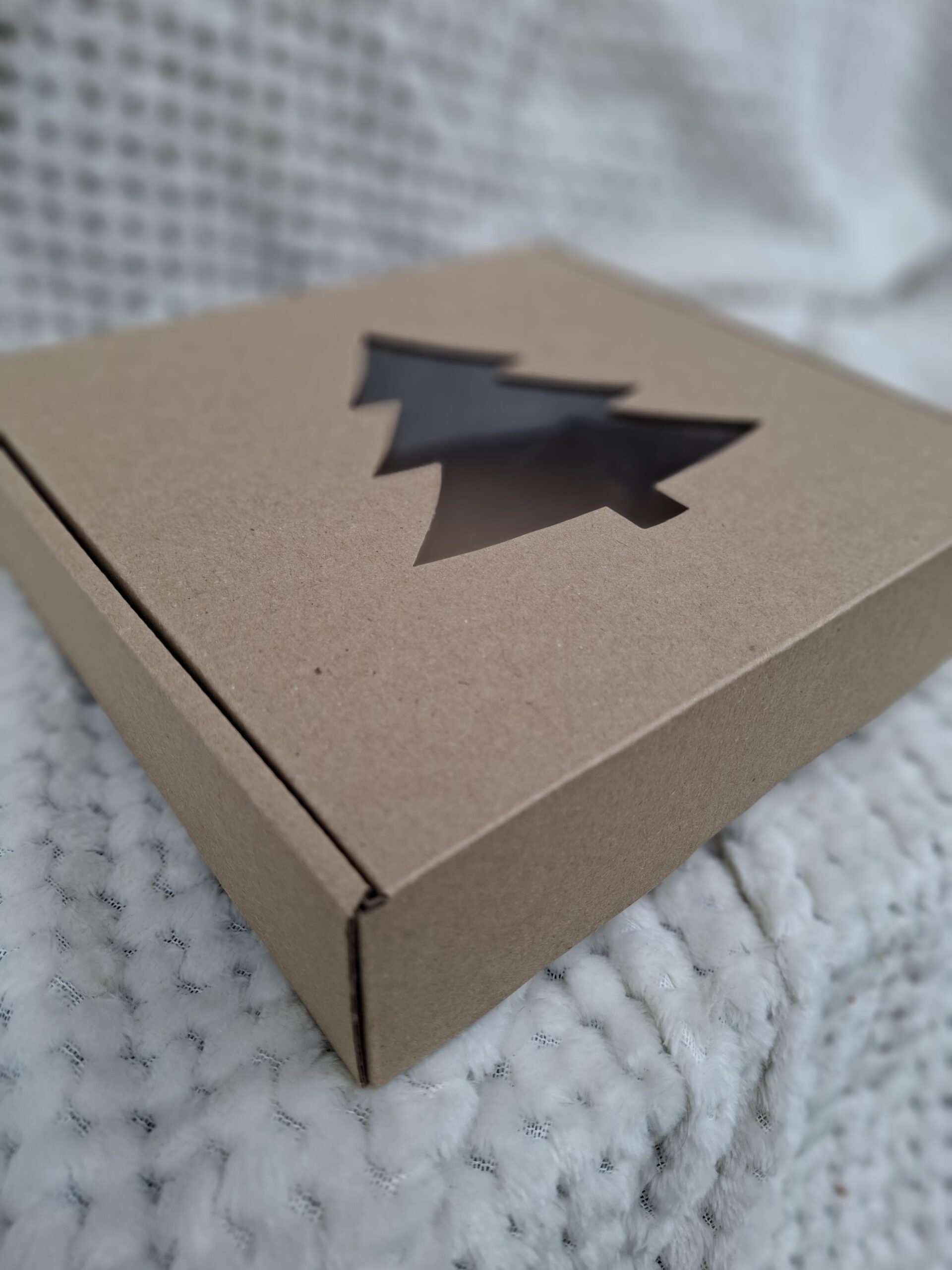 Pudełko do pakowania fasonowe choinka 20cmx20cmx5cm - obrazek 2