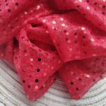 Tkanina na metry czerwona z cekinami 0,5m T96