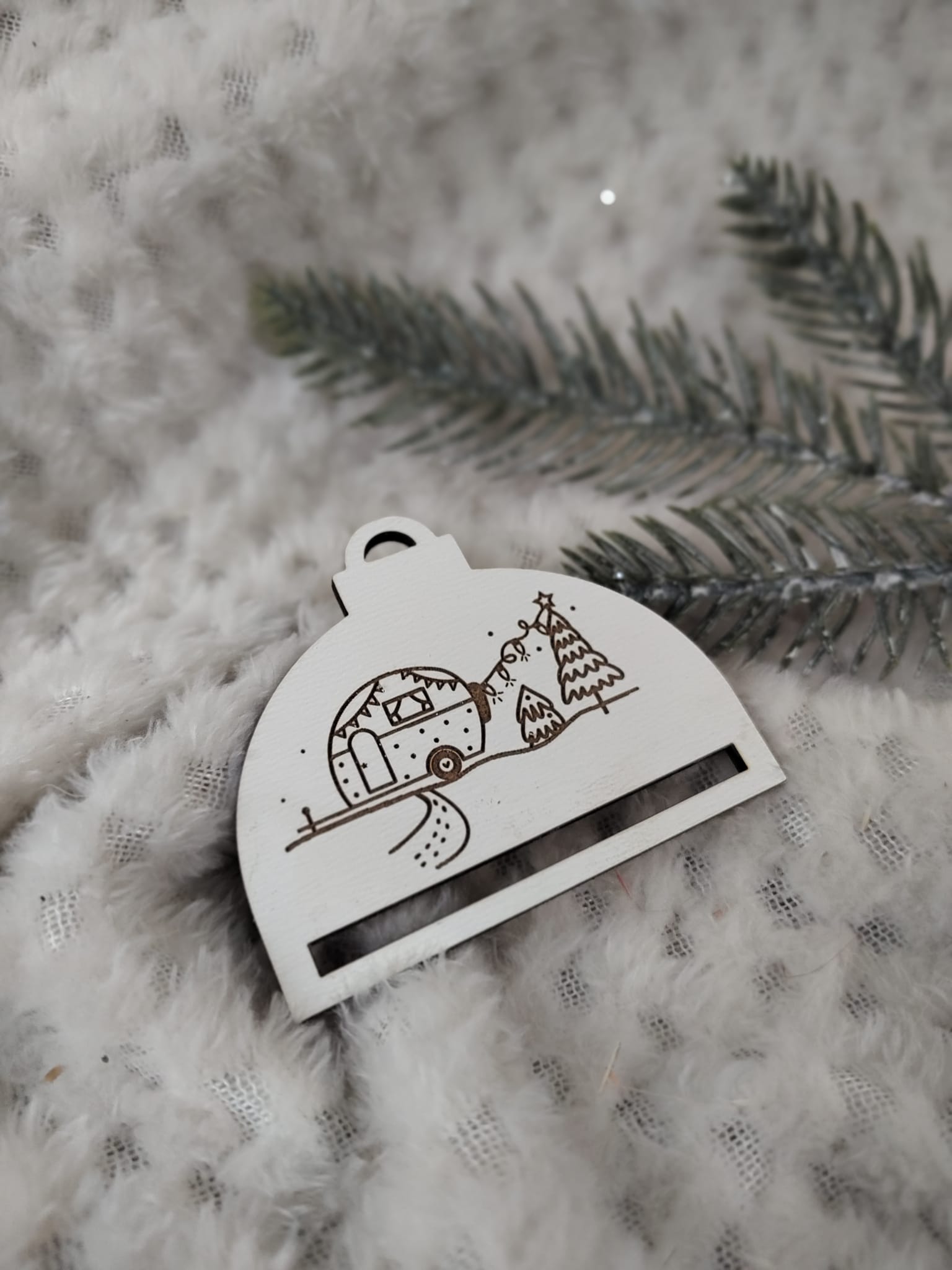 Półbombka makramy z HDF na Święta 7cm x 6cm KCH15