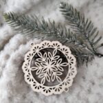 Drewniana zawieszka ażur do makramy na Święta 7,5cm KA8