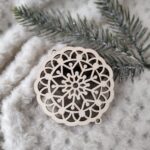 Drewniana zawieszka ażur do makramy na Święta 7,5cm KA10