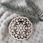 Drewniana zawieszka ażur do makramy na Święta 7,5cm KA11
