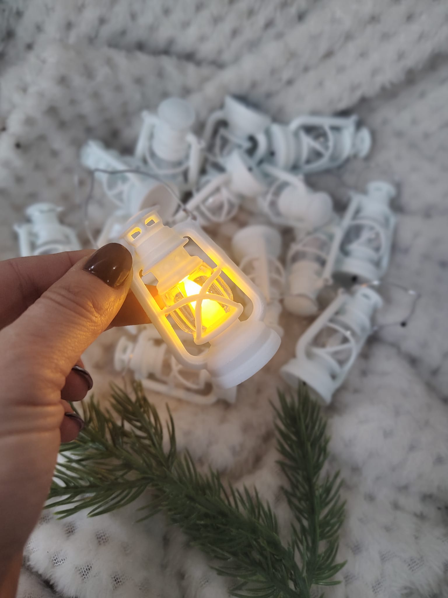 Latarenka biała świecąca do choinek i skrzatów 6cm