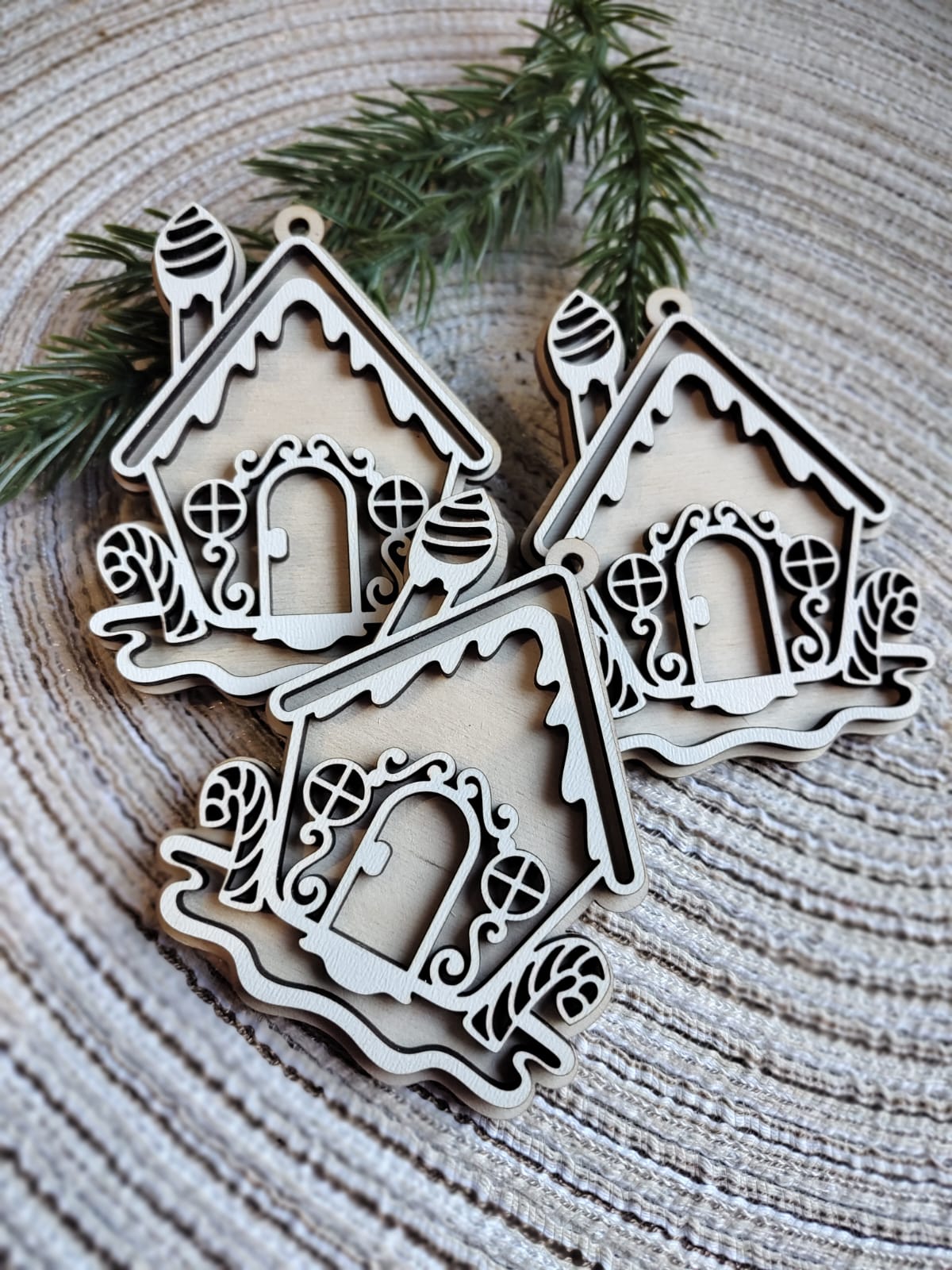 Zawieszka ozdoba ze sklejki i HDF 8,5cm x 7cm N814