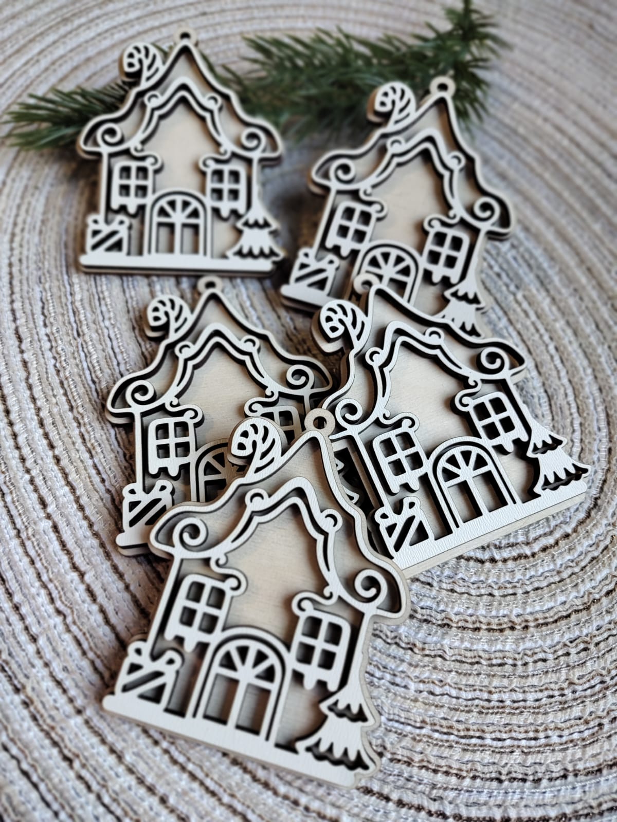 Zawieszka ozdoba ze sklejki i HDF 8,5cm x 7cm N815