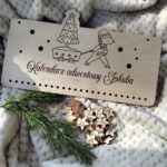 Kalendarz adwentowy ze sklejki 30cm x 20cm  35 znaków N821