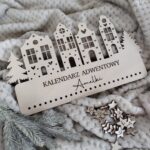 Kalendarz adwentowy ze sklejki 30cm x 18cm  35 znaków N822