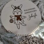 Kalendarz adwentowy ze sklejki 25cm  35 znaków N825