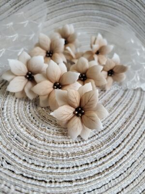 Kwiat z foamiranu posencja beż 3cm K154