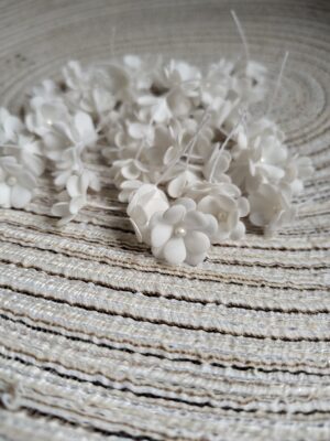 Kwiat z foamiranu białe 1,5cm  K150