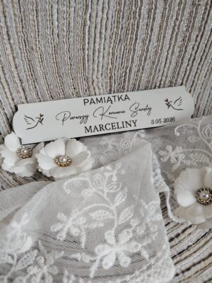 Tabliczka na I Komunię Świętą z HDF 12,5cm x 2,7cm 35 znaków H404