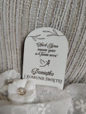 Tabliczka życzenia na I Komunię Świętą z HDF 7,5cm x 5,5cm H408