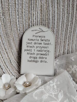Tabliczka z własnym napisem na I Komunię Świętą z HDF 8cm x 5cm 50 znaków H412