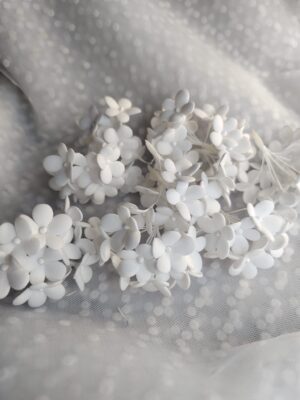 Mini kwiatki białe 10 szt 1,5cm K156