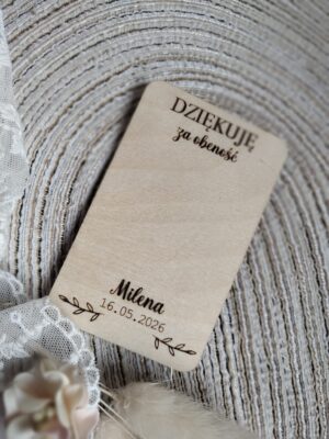 Podziękowanie z magnesem ze sklejki 9,5cm x 6cm 35 znaków PK18