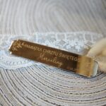 Tabliczka złota do makramy 14cm x 3cm  35 znaków PL67