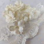 Kwiatki z foamiranu 3cm – Dodatki do makramy i ramek 3D śmietanka MZ2