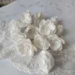Kwiatki z foamiranu 3cm – Dodatki do makramy i ramek 3D biały MZ5