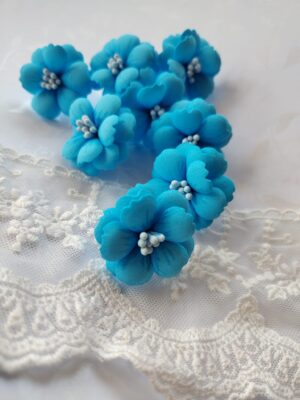 Kwiatuszki z foamiranu 3cm – Ozdoby do aniołków z makramy i gablotek niebieski MZ10