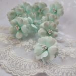 Kwiatuszki z foamiranu 3cm – Ozdoby do aniołków z makramy i gablotek baby aqua MZ12