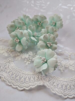 Kwiatuszki z foamiranu 3cm – Ozdoby do aniołków z makramy i gablotek baby aqua MZ12