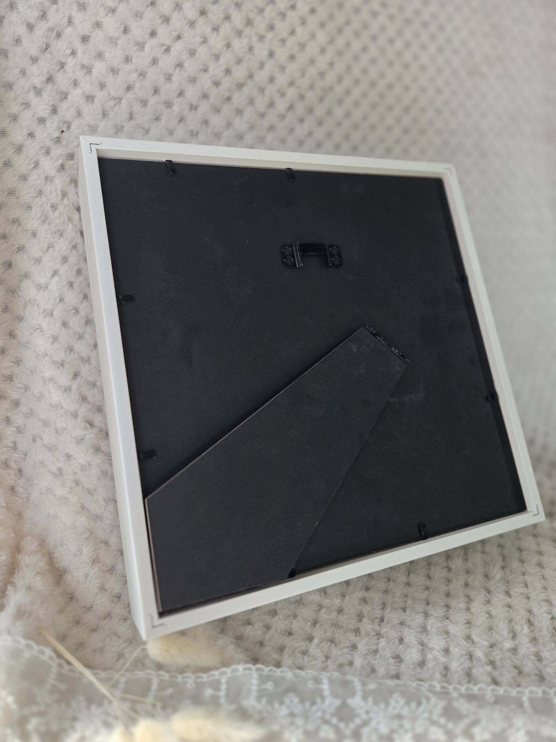 Ramka na zdjęcia z szybką 25cm x 25cm głęboka 6cm biała - obrazek 4