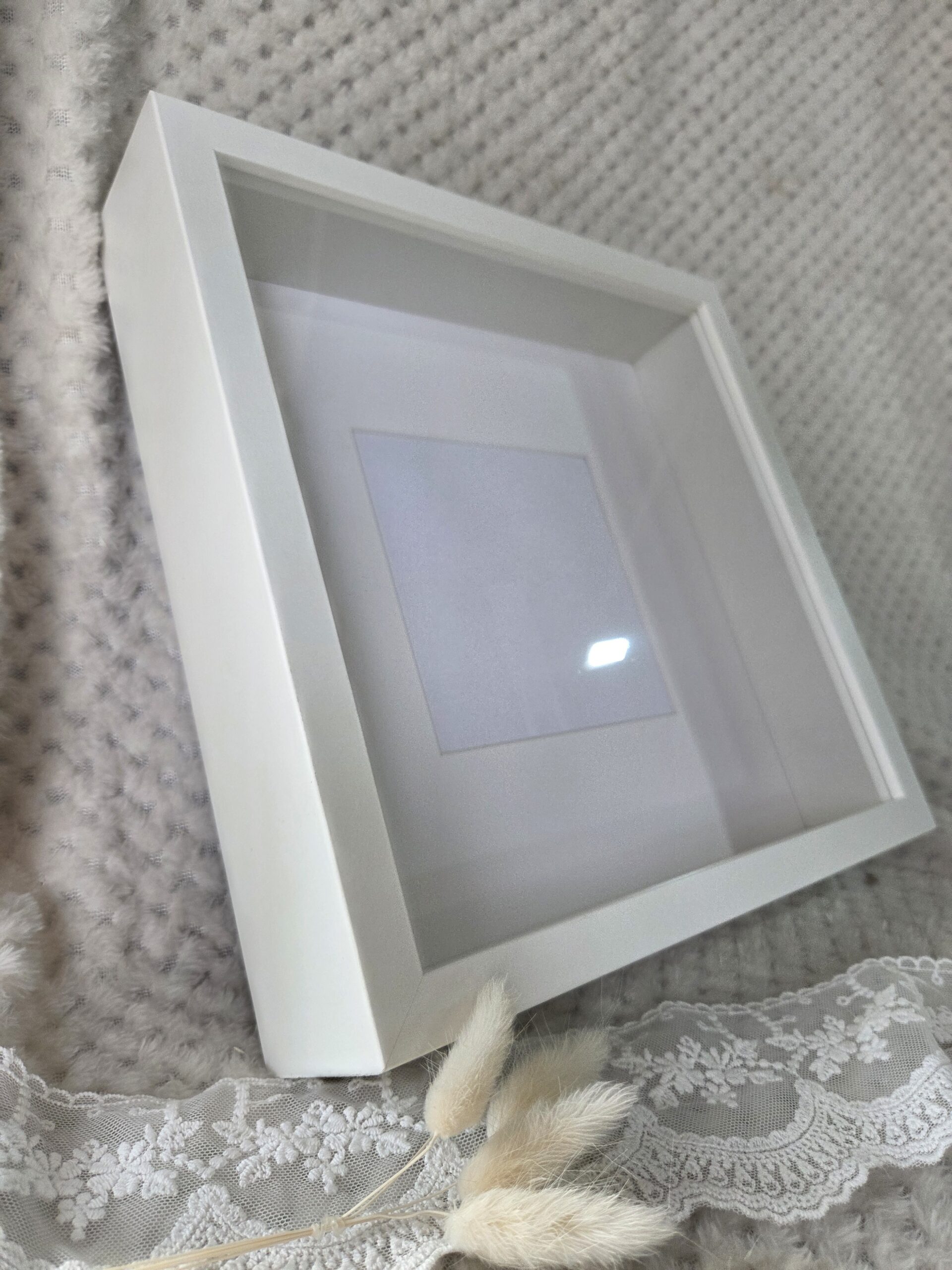 Ramka na zdjęcia z szybką 25cm x 25cm głęboka 6cm biała - obrazek 2